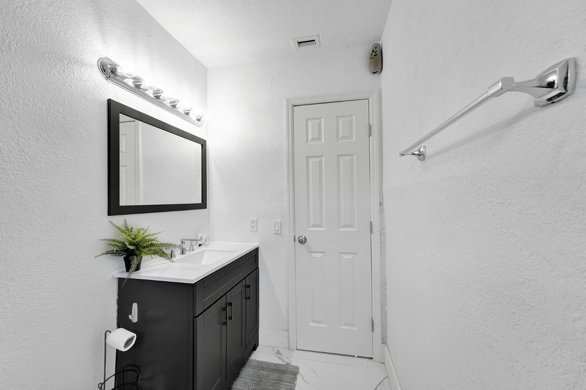 Newly Renovated/Near Sunny Isles Beach/Fre-Parking North Miami Beach Exterior foto